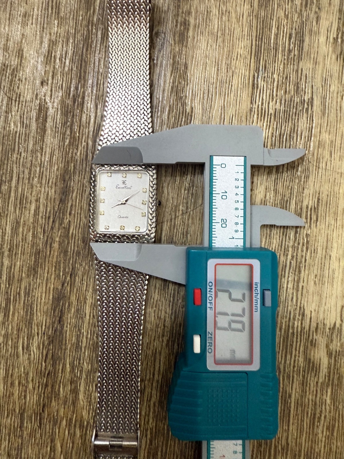 Vintage Excellent Quartz Square Watch Silver Mesh Bracelet Japan 25x28mm Unisex