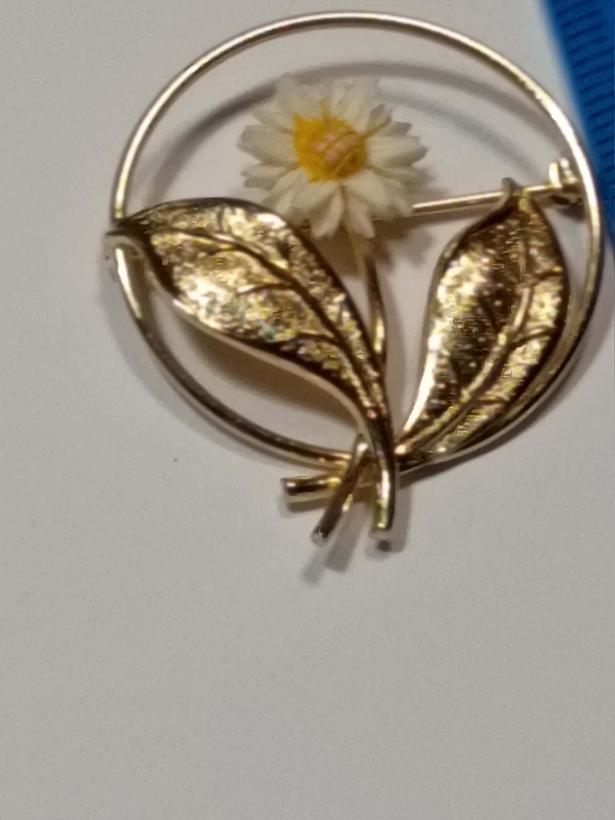 12k Gp A&Z Gold Tone Flower Leaf Circle Brooch Pin White Daisy Met