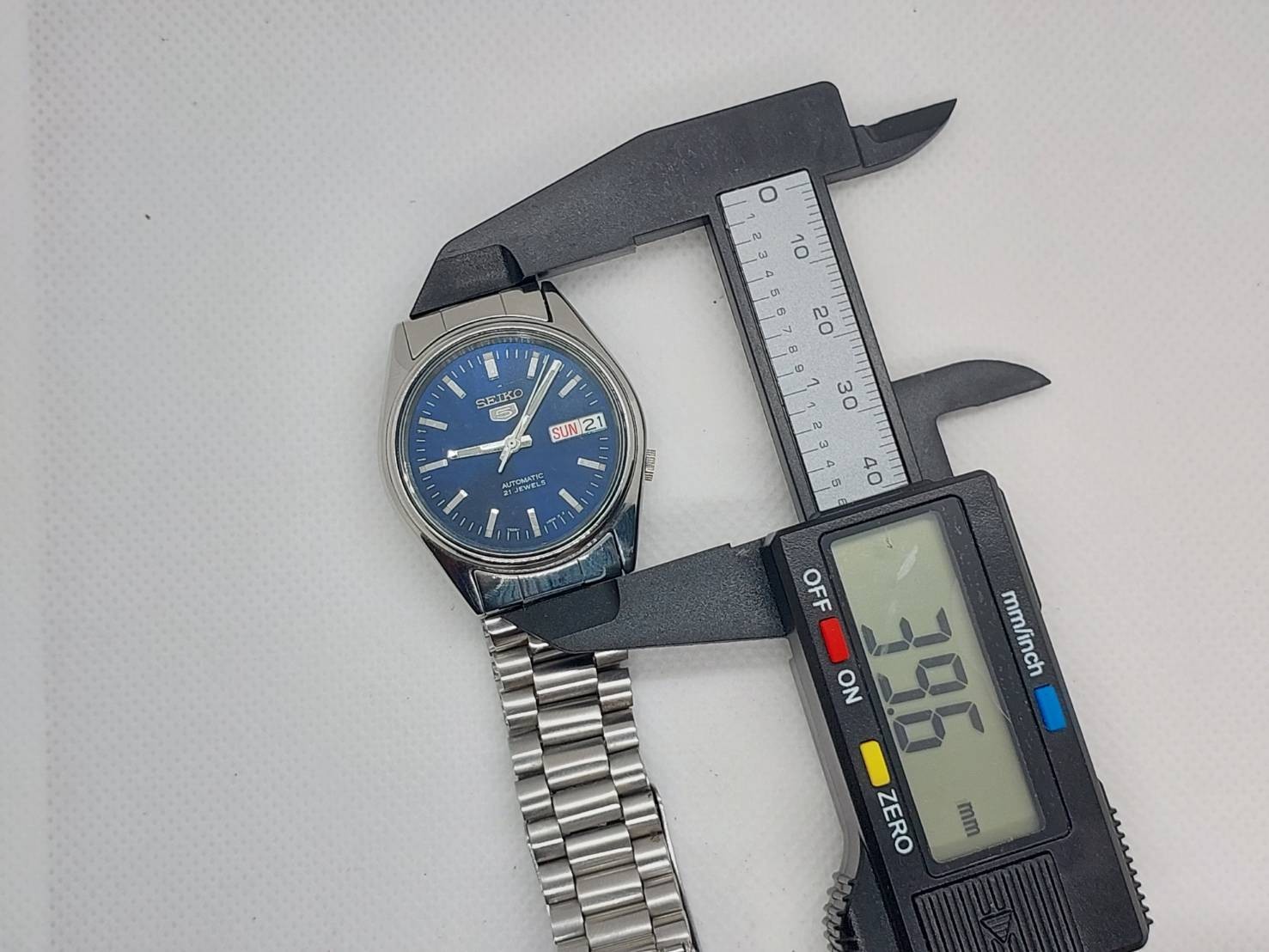 Vintage Seiko 5 Automatic Dark Blue Dial with Exhibition Caseback Mens Watch