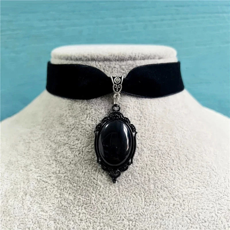 Gothic Vampire Cameo Pendant Choker Velvet Necklace For Women Fashion Pagan