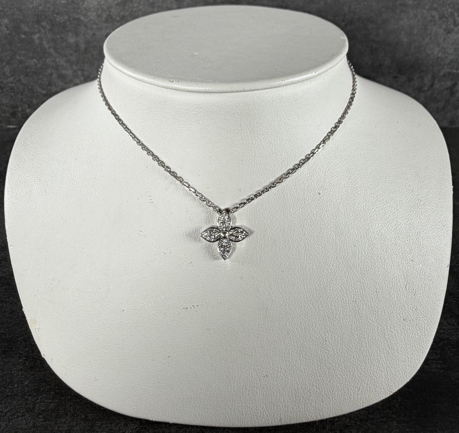 Louis Vuitton Star Blossom Diamond Necklace/ Pendant 750 ~ 17” ~ 5.0 Gr No Clasp