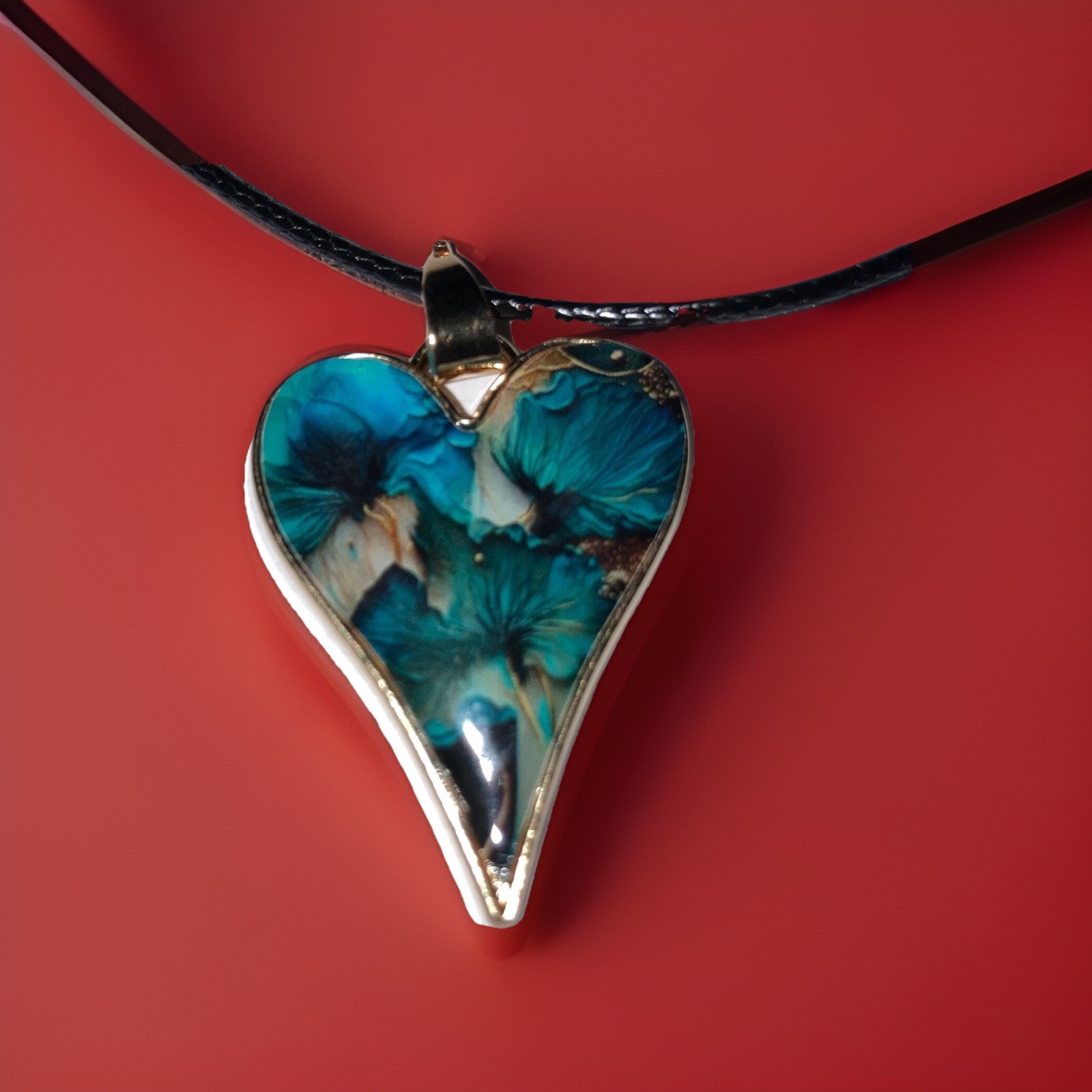 Elongated Heart Shaped Pendant Blue Iris Resin Inlay Golden Alloy 17″ Rope Chain