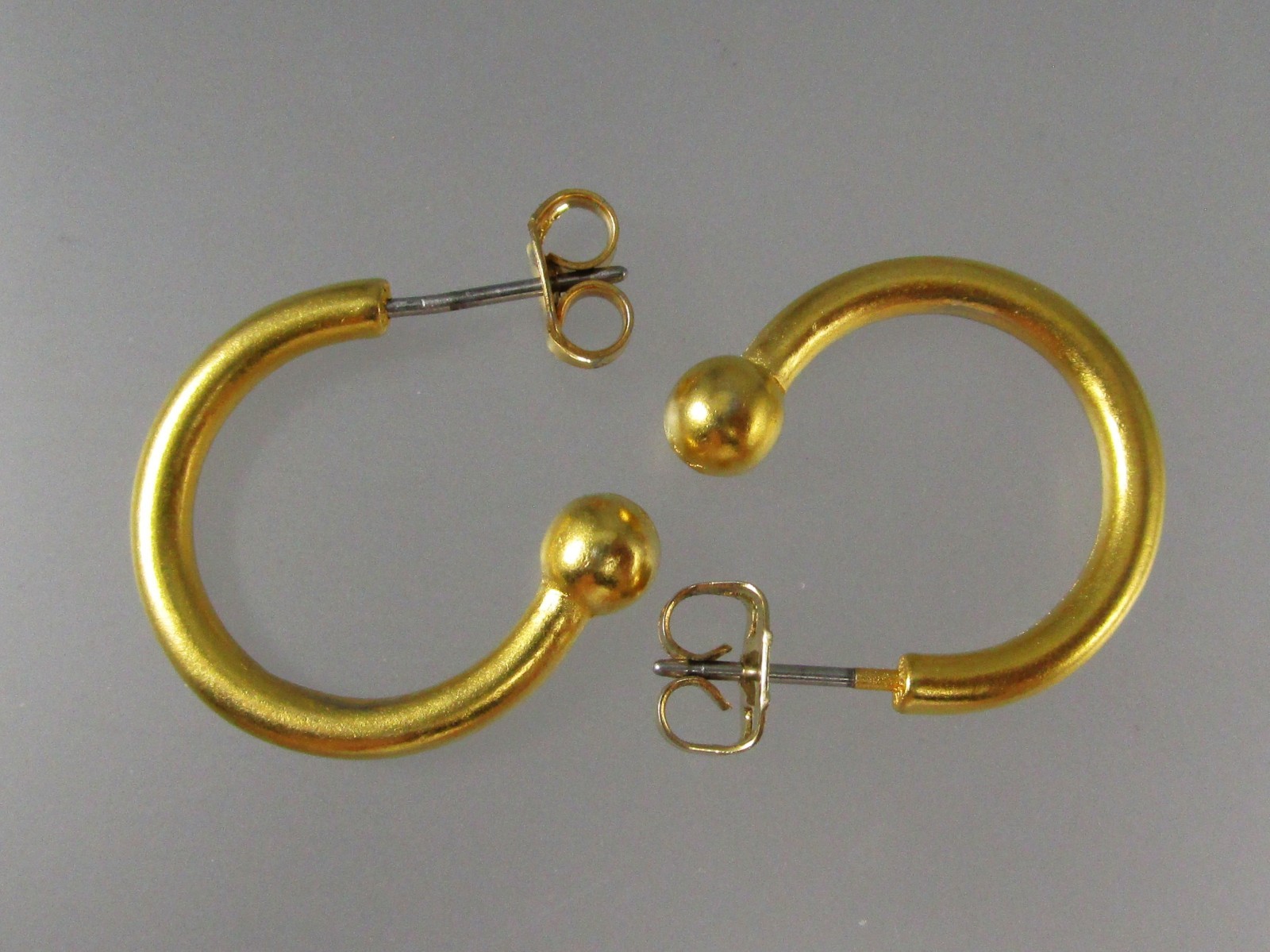 5/8″ Satin Matte Brushed Gold Tone Hoop Post Earrings 192T
