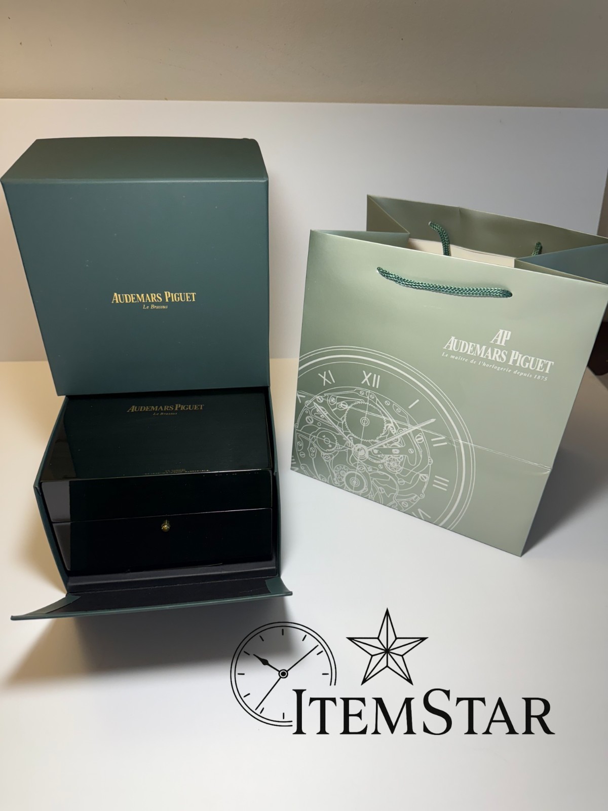 Premium Wooden Watch Storage Box – Luxury Presentation Case