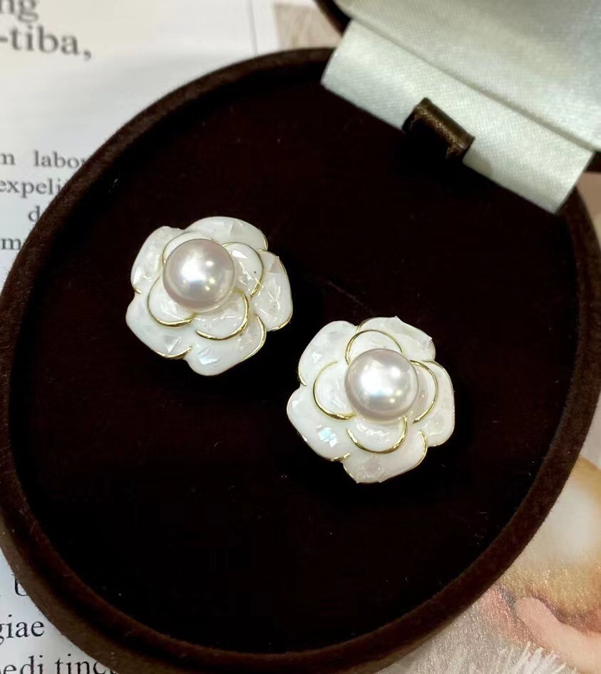 Natural 6mmPearl Mother-of- Pearl Flower Stud Earrings 14k Yellow Gold in Silver