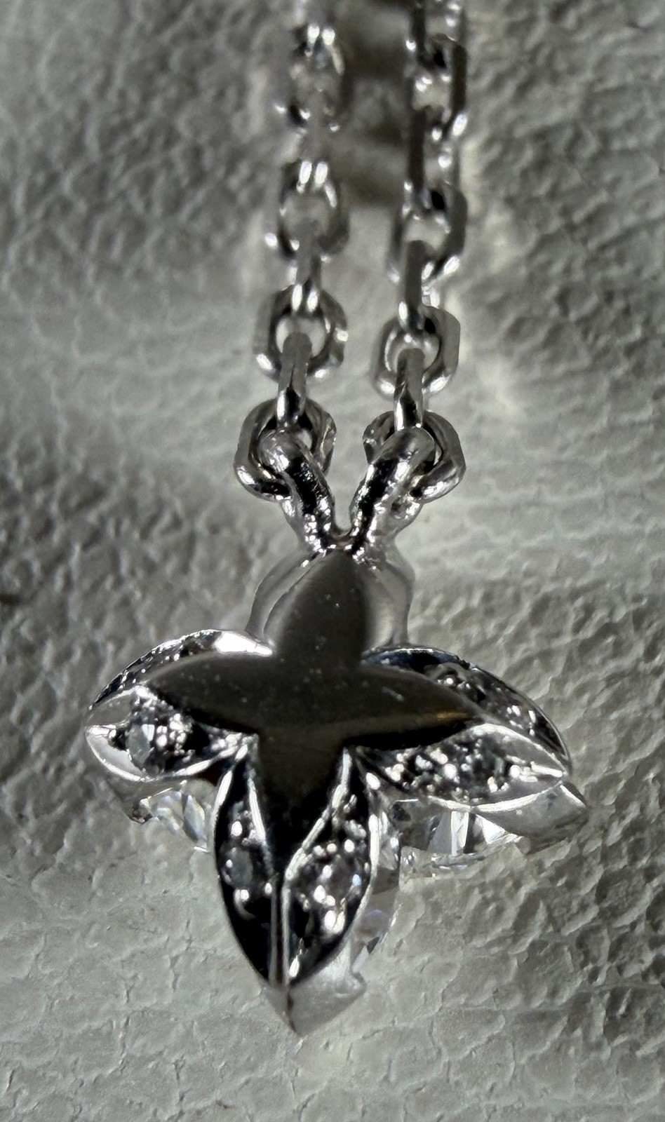 Auth Louis Vuitton Necklace Diamond 0.3ct LV Monogram Star-cut 18K 16” ~ 3.1 Gr