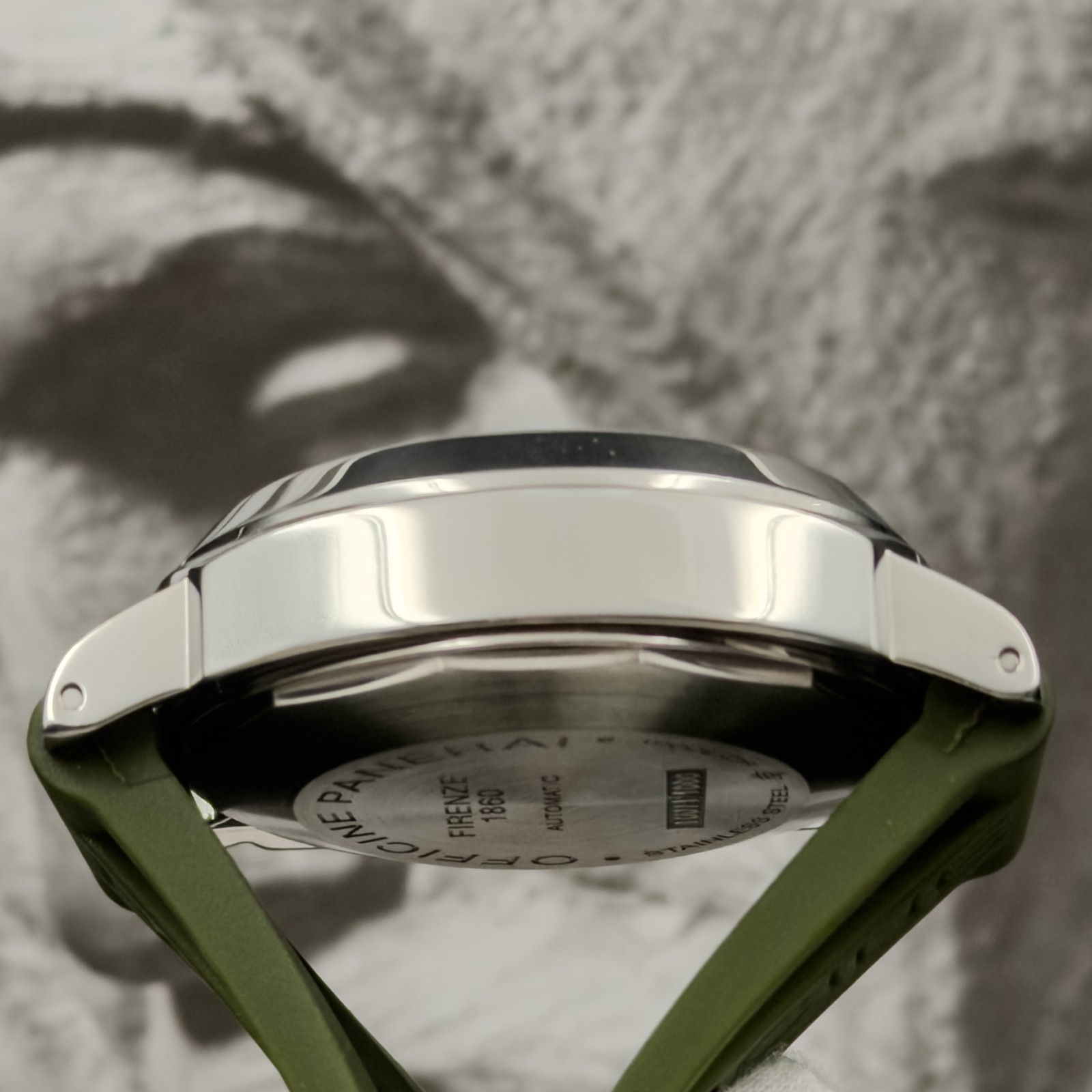 Panerai Luminor GMT PAM01088 | Full Set | Extra OEM Green Rubber Strap