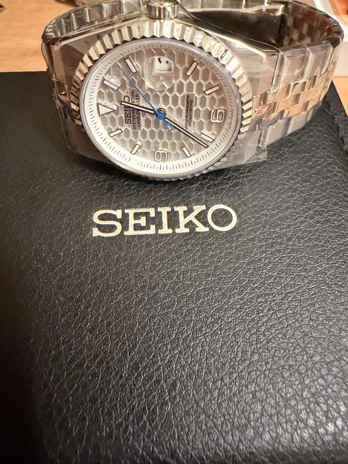 Seiko Land-Dweller Automatic 41mm Silver Honeycomb Dial Date Steel Bracelet