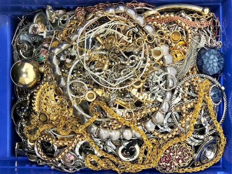 FREE SHIP! 3 Pound Unsorted Huge Lot Jewelry VTG Now Junk Art Craft Treasure Fun