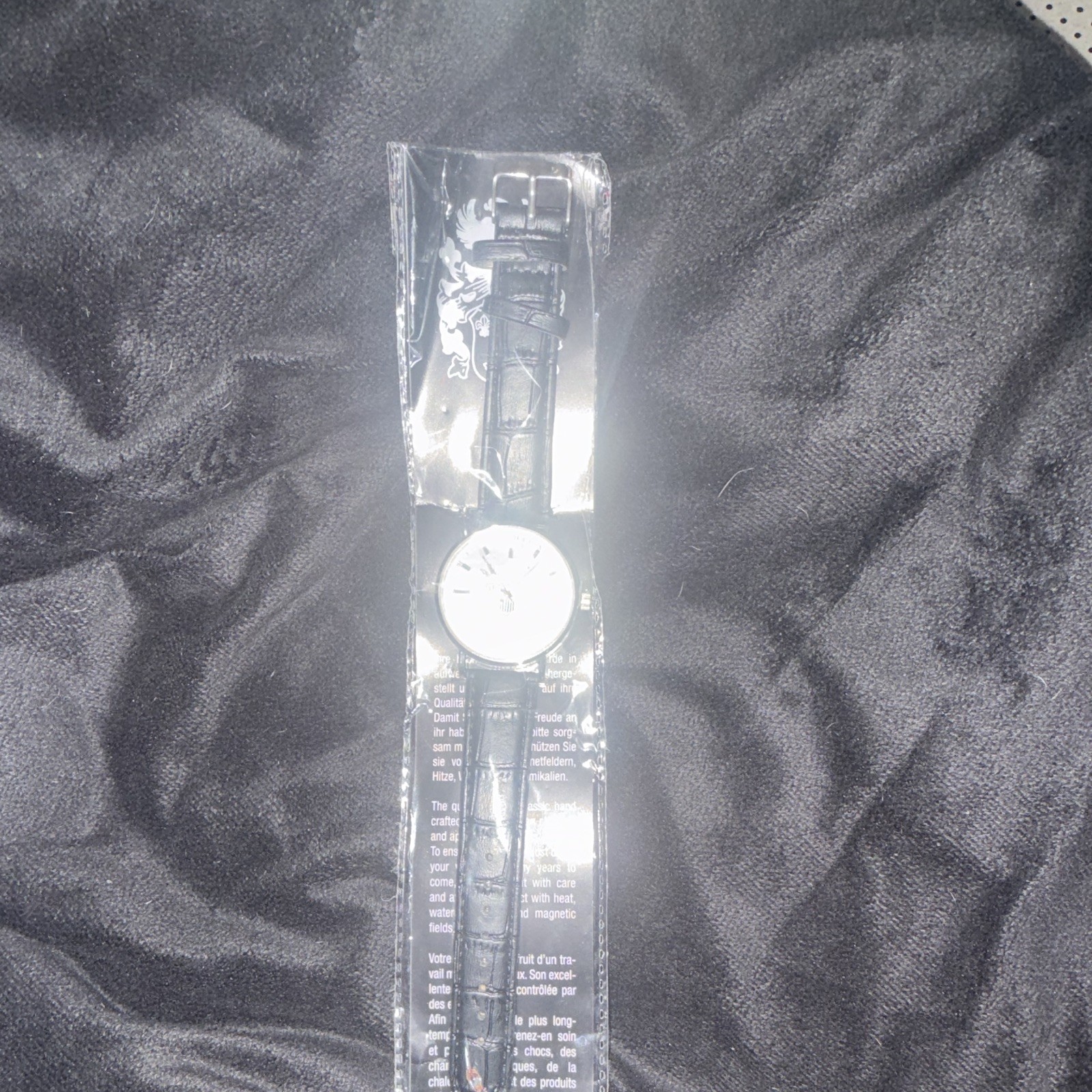Analog Wristwatch White 12-Hour Dial Silver Stainless Steel Case Black Leather