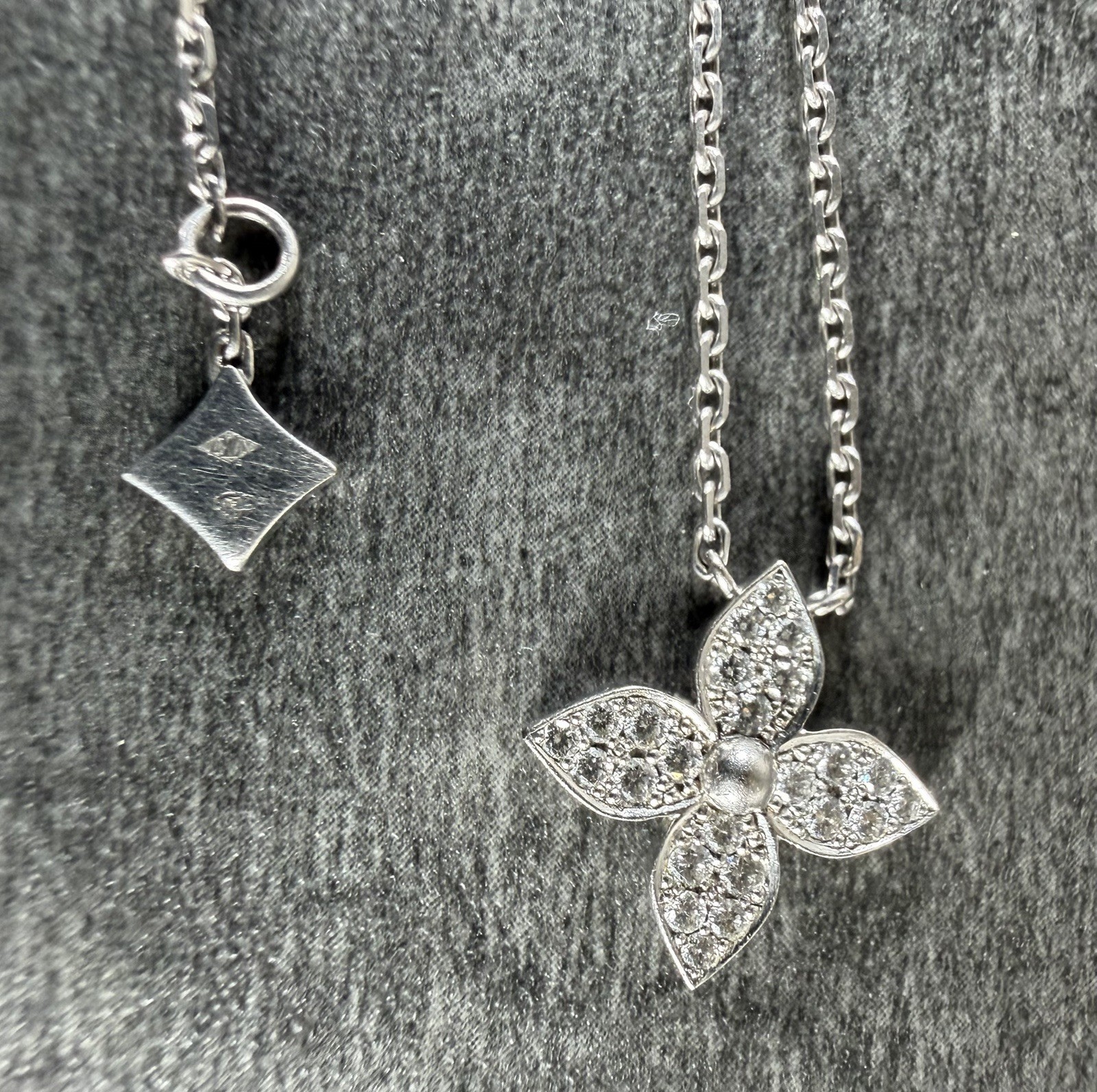 Louis Vuitton Star Blossom Diamond Necklace/ Pendant 750 ~ 17” ~ 5.0 Gr No Clasp