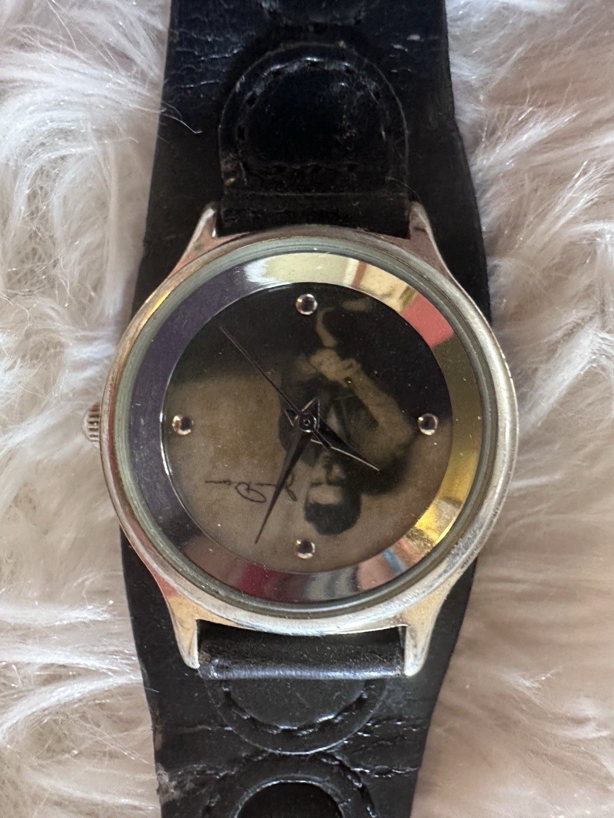 Quartz Analog Wristwatch Black Dial Black Leather Strap Silver Stainless Case