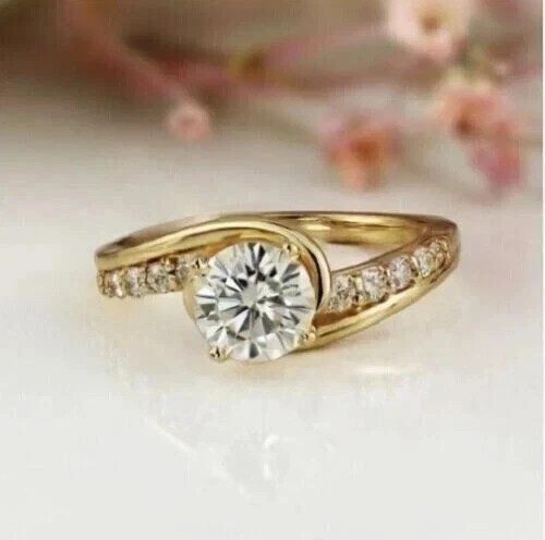 Stunning Band Ring 14K Yellow Gold Plated In 2.40Ct Round Cut Simulated Diamond