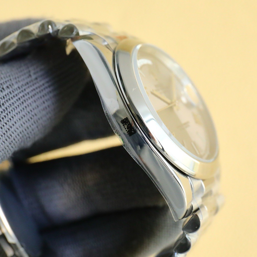 Rolex Oyster Perpetual Day-Date 40mm Fluted Bezel Auto Day/Date Bracelet