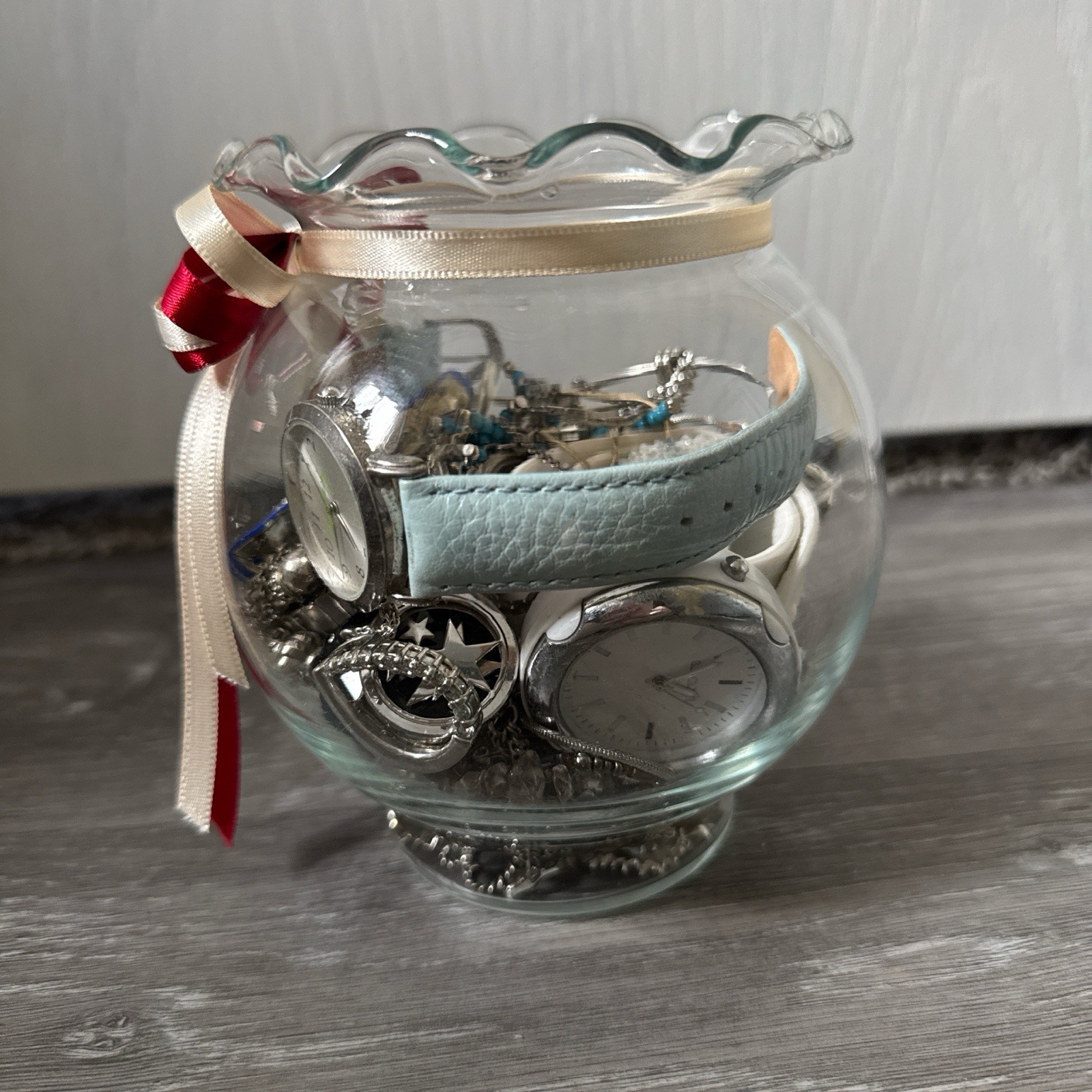 SILVER THEME MANY WATCHES JEWELRY JAR AMAZING STUNNING VINTAGE-NOW PIECES