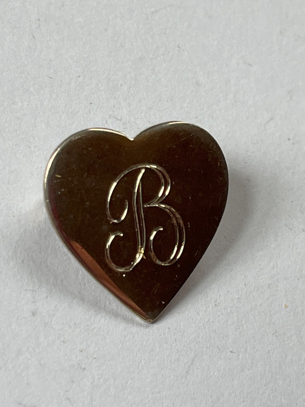 Vintage Small Very Light Goldtone Heart w Initial Letter B Lapel Hat Pin or Tie