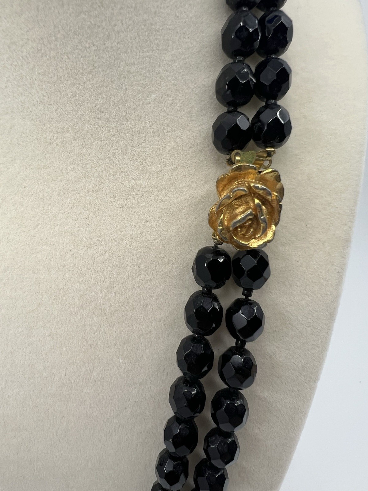 VINTAGE BLACK FACETED GLASS BEADED NECKLACE DOUBLE STRAND LAYERED ROSE CLASP