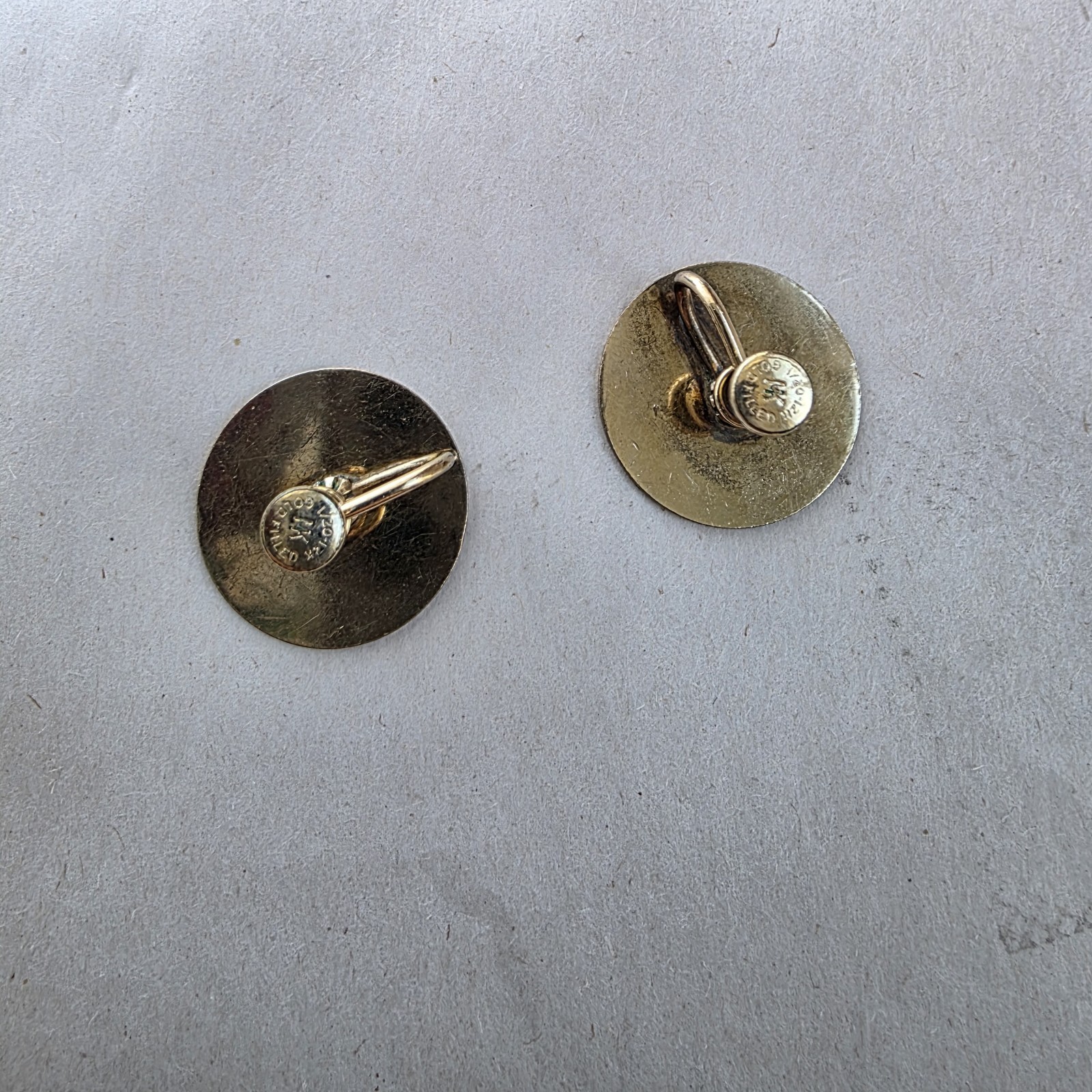MK Monogram Screw Back Earrings Gold Filled 1″ Coin Round Old Money Signed Vtg