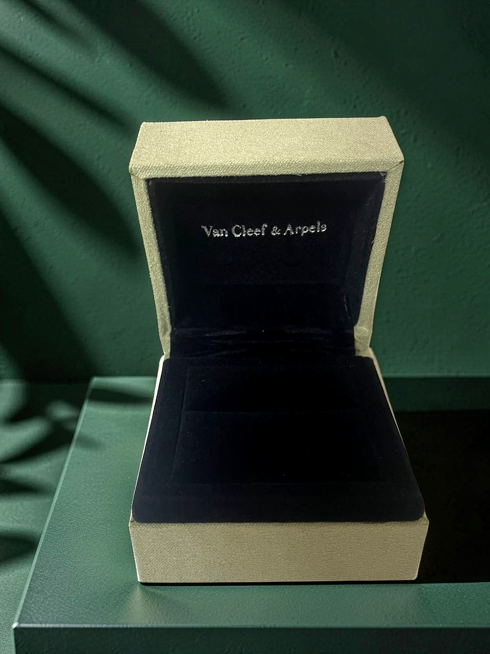 Van cleef & Arpels Ring case Green suede Travel pouch Jewelry Gift box set