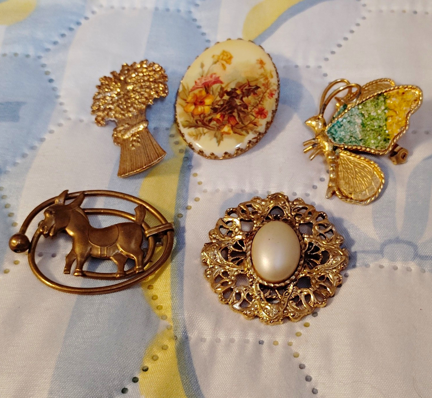 Vintage Gold Tone Metal Brooch & Pin Mixed Lot, 5 Pieces (Unisex Adults)