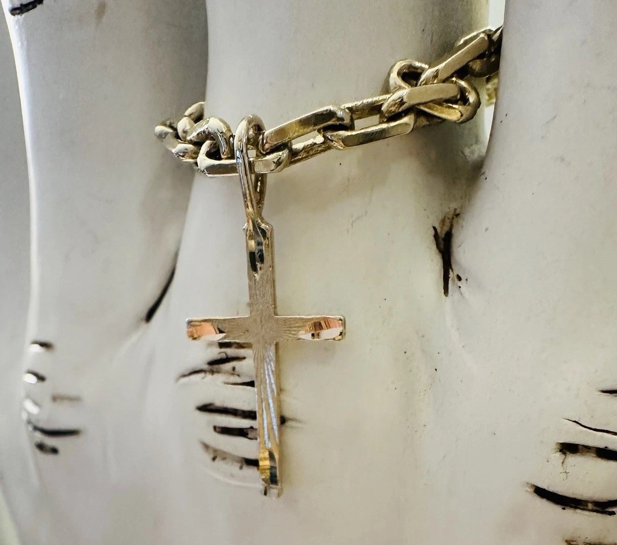 Men’s 14k Yellow Gold, Bold Chain RING With Diamond-Cut Cross Pendant. 3.1g