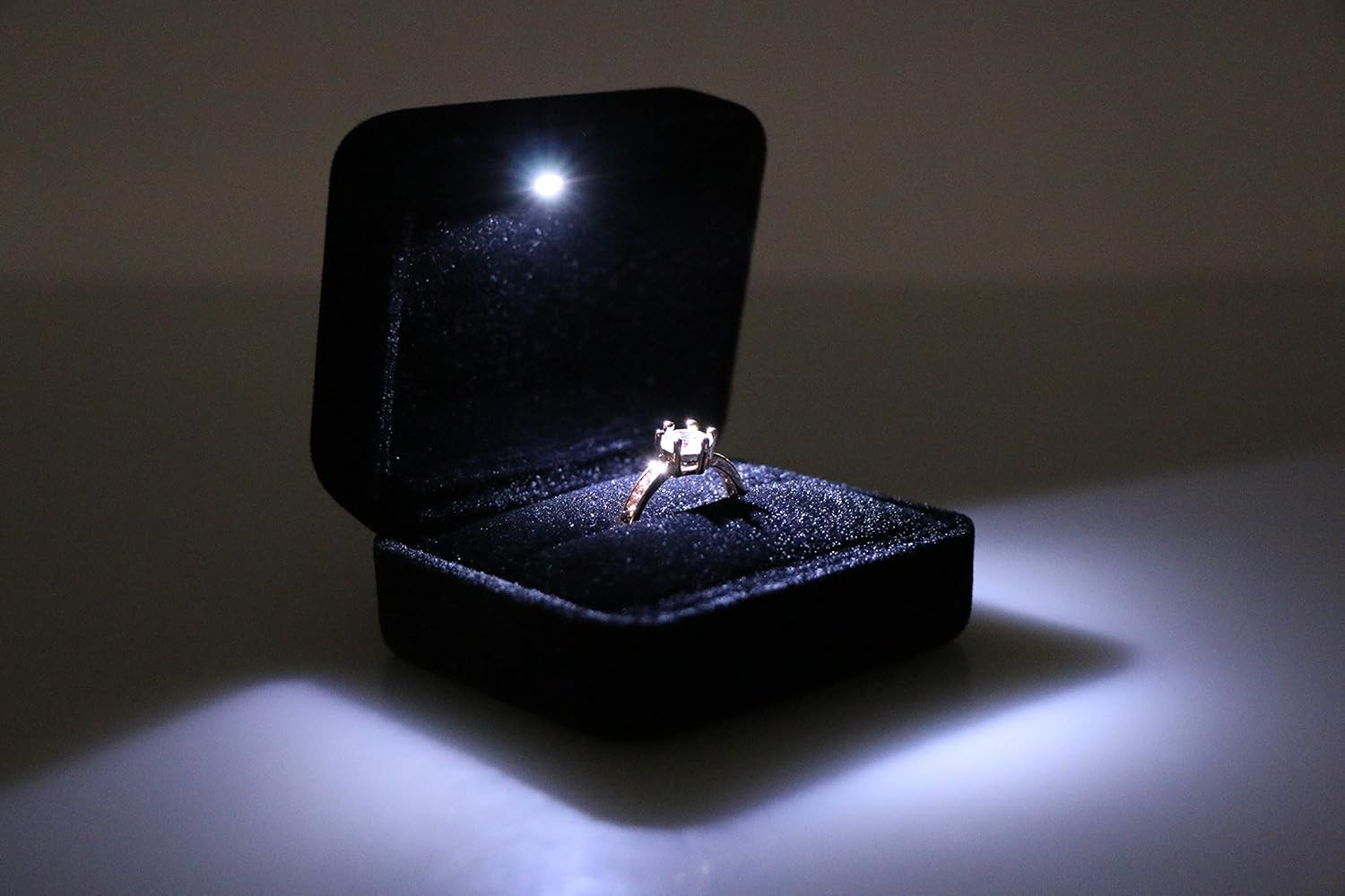 Velvet Metal Glossy with LED Jewelry Gift Box for Proposal, Engagement, Wedding