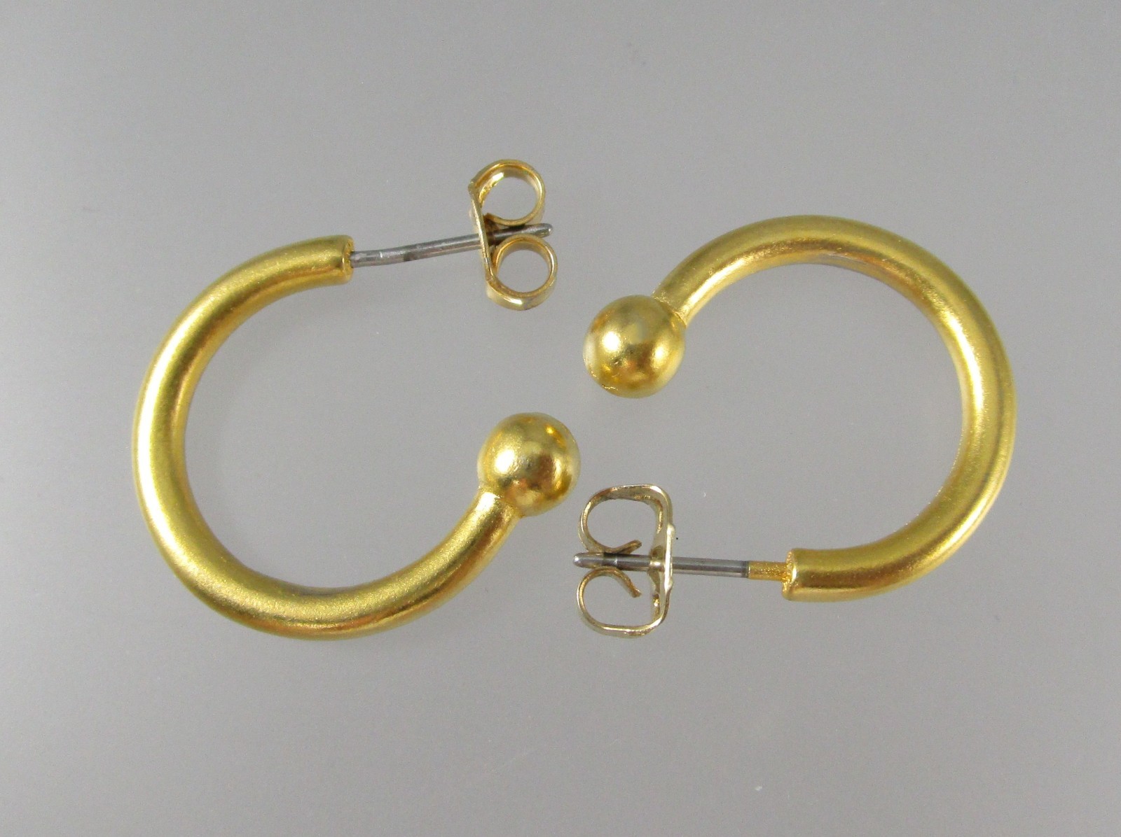 5/8″ Satin Matte Brushed Gold Tone Hoop Post Earrings 192T