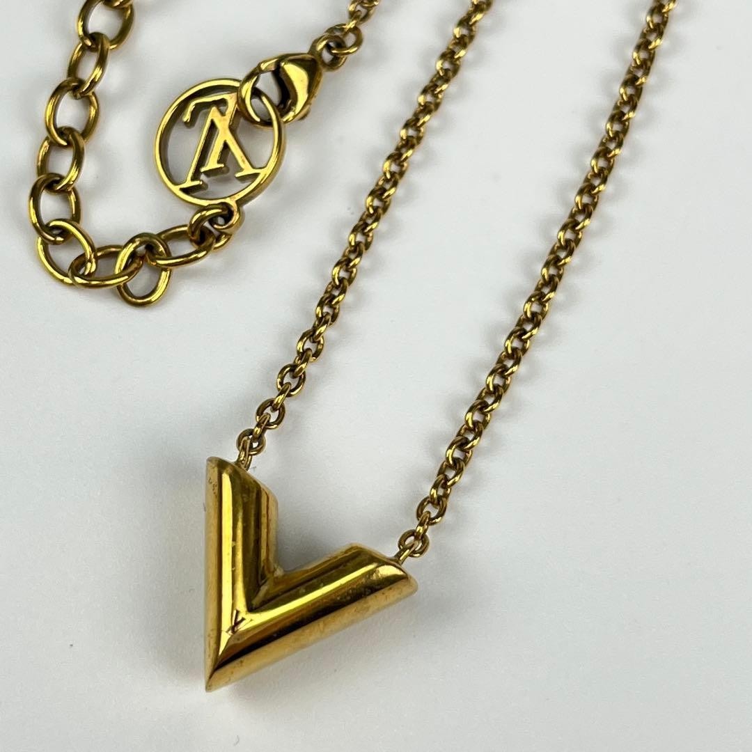 LOUIS VUITTON Essential V Necklace Gold Tone LV Logo Pendant Authentic