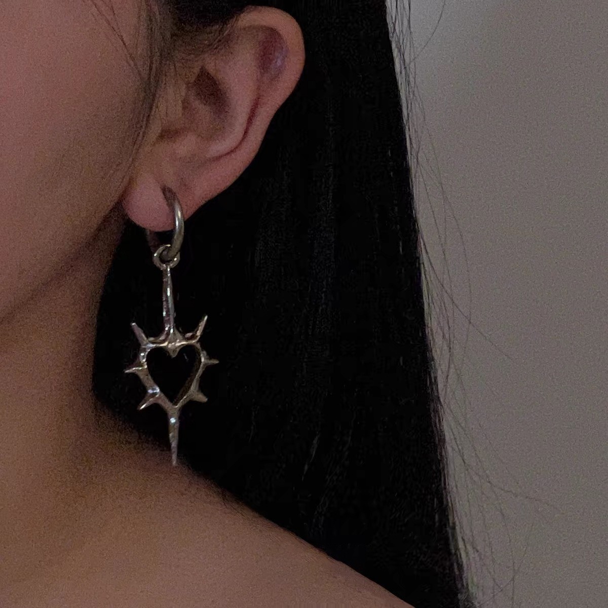 Y2k Hollow Heart Earrings Sweet and Cool Female Punk Hip-hop Earrings Alloy