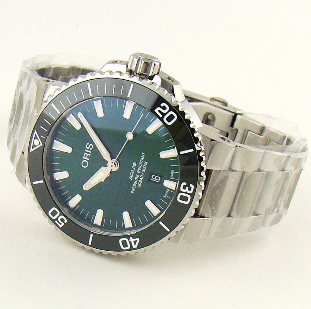 New Oris Aquis Date Green Dial 43.5mm Warranty 01 733 7730 4157-07 8 24 05PEB