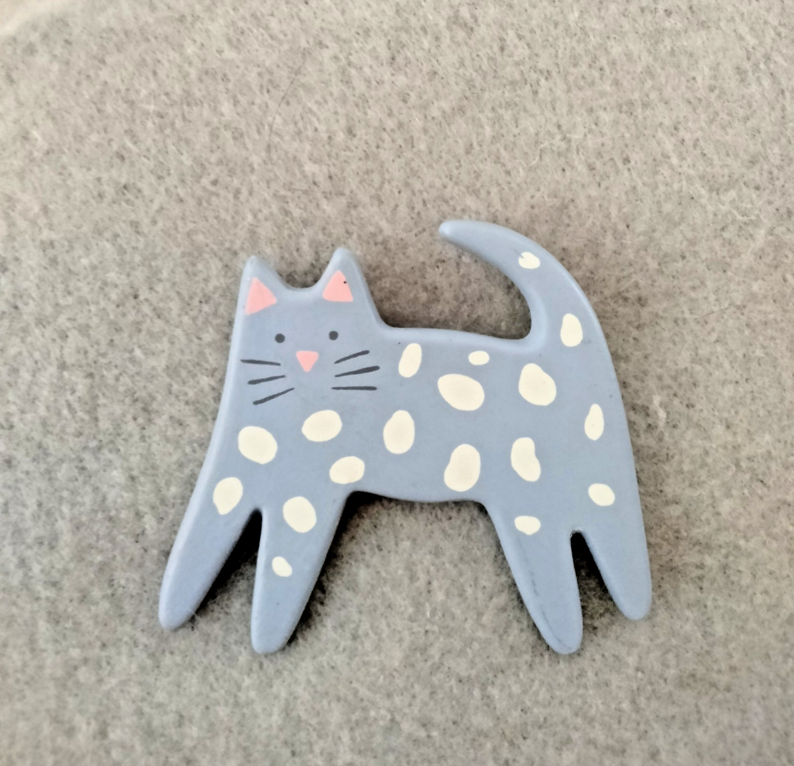 Vintage Ceramic Hallmark CDS Cat Brooch (147 – 2320)
