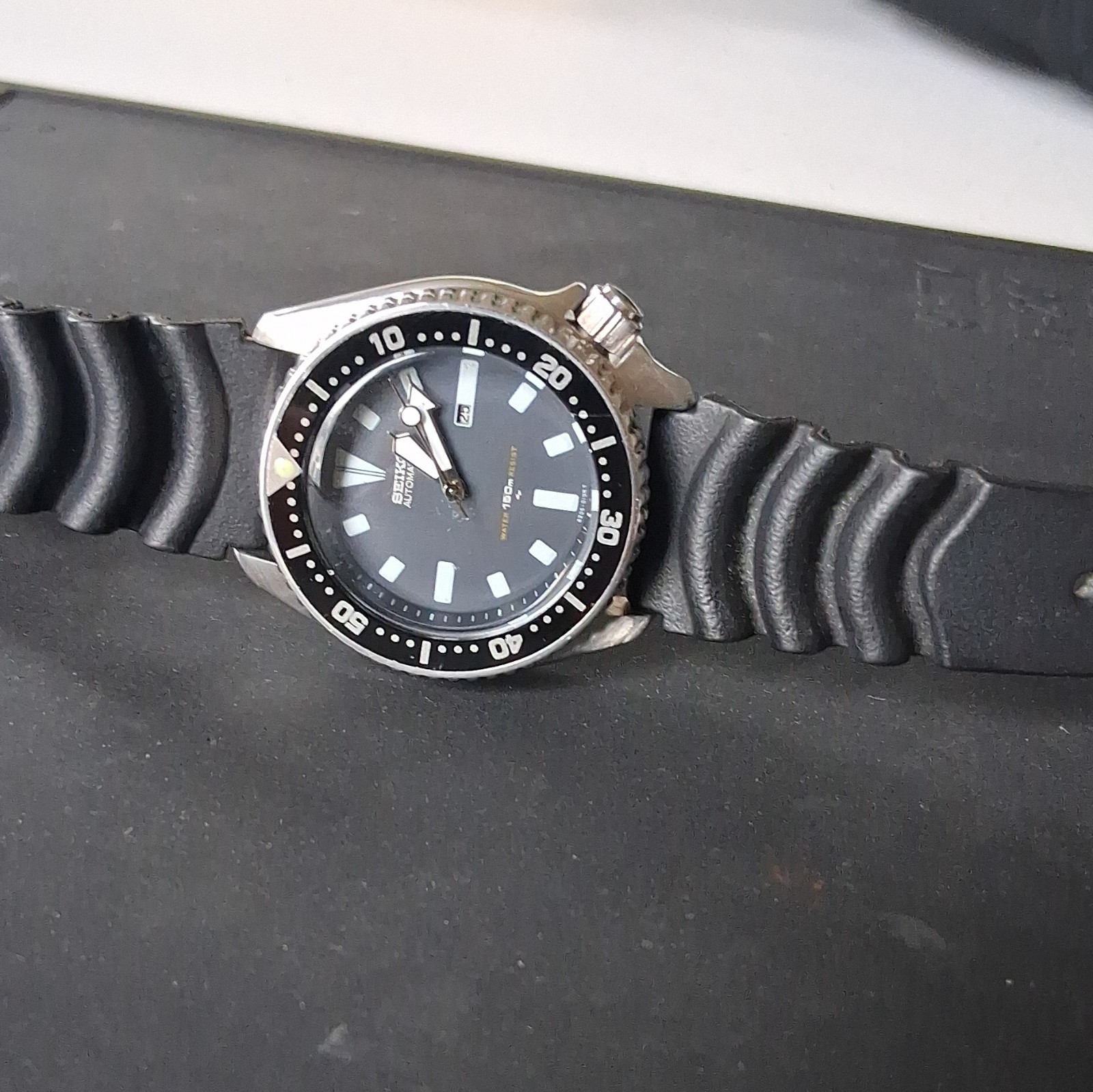 SEIKO Scuba Diver Men’s Quartz 150m Black Dial Rotating Bezel Rubber Strap