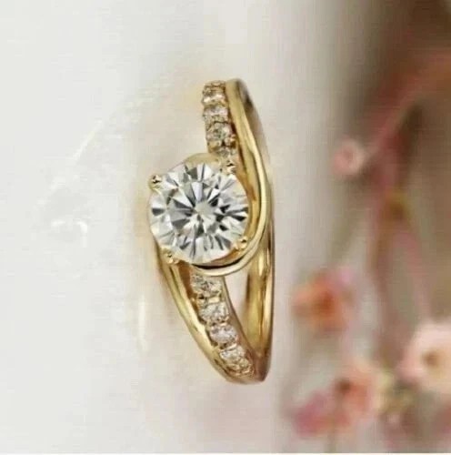 Stunning Band Ring 14K Yellow Gold Plated In 2.40Ct Round Cut Simulated Diamond