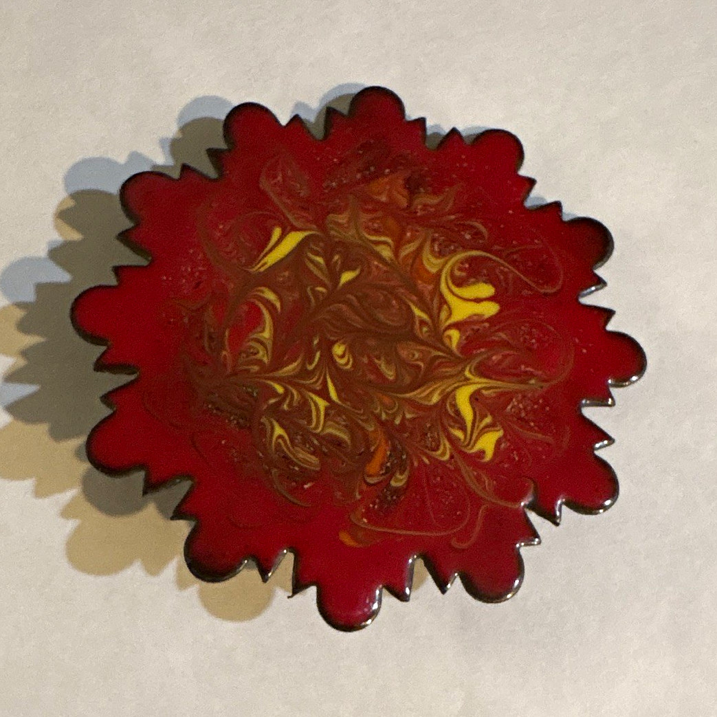 Vintage Red Flower Brooch Pin brass Tone Floral Design Enamel Unisex Adult