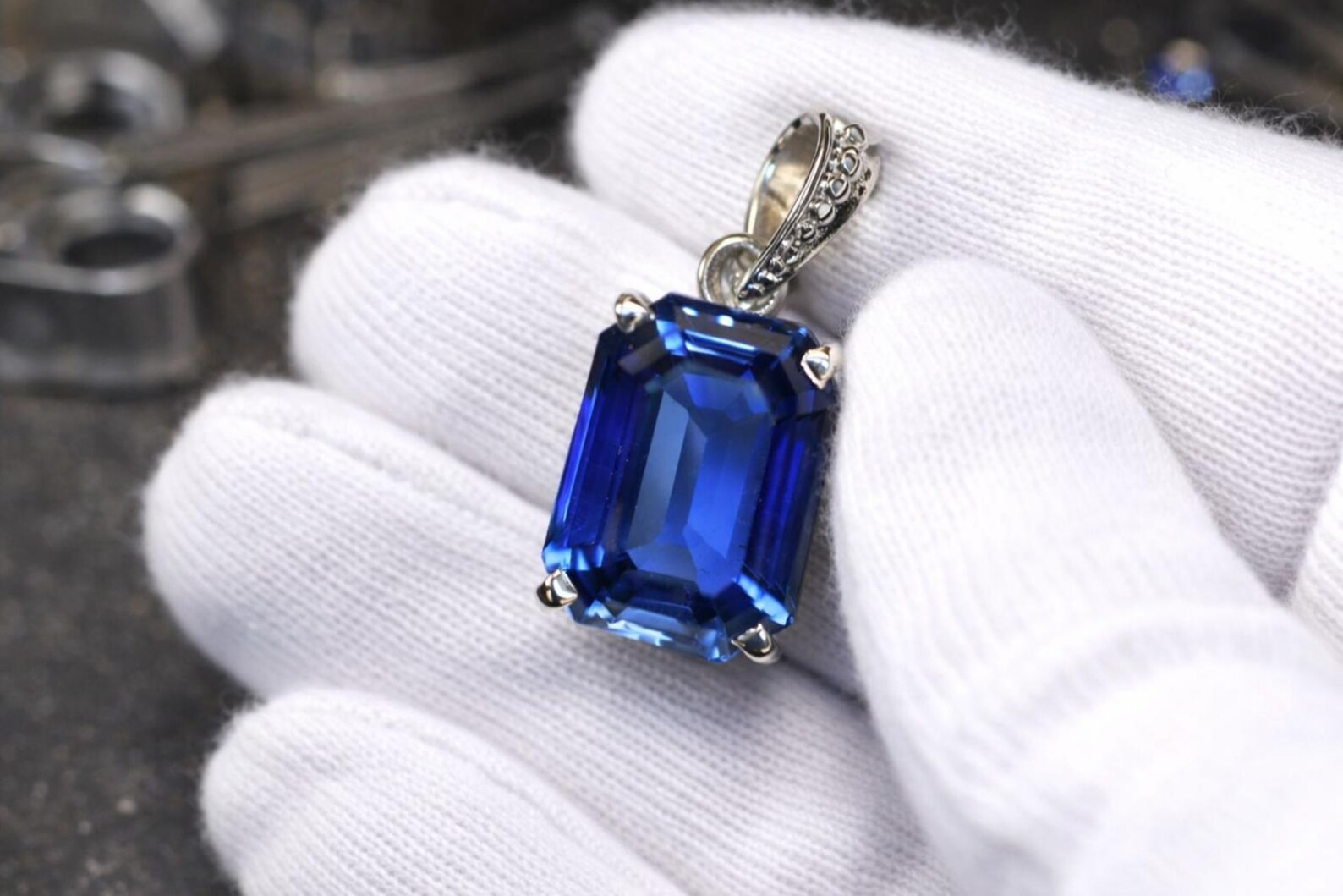 25 Ct Certified Natural Blue Sapphire 925 Silver Pendant Emerald Loose Gemstone
