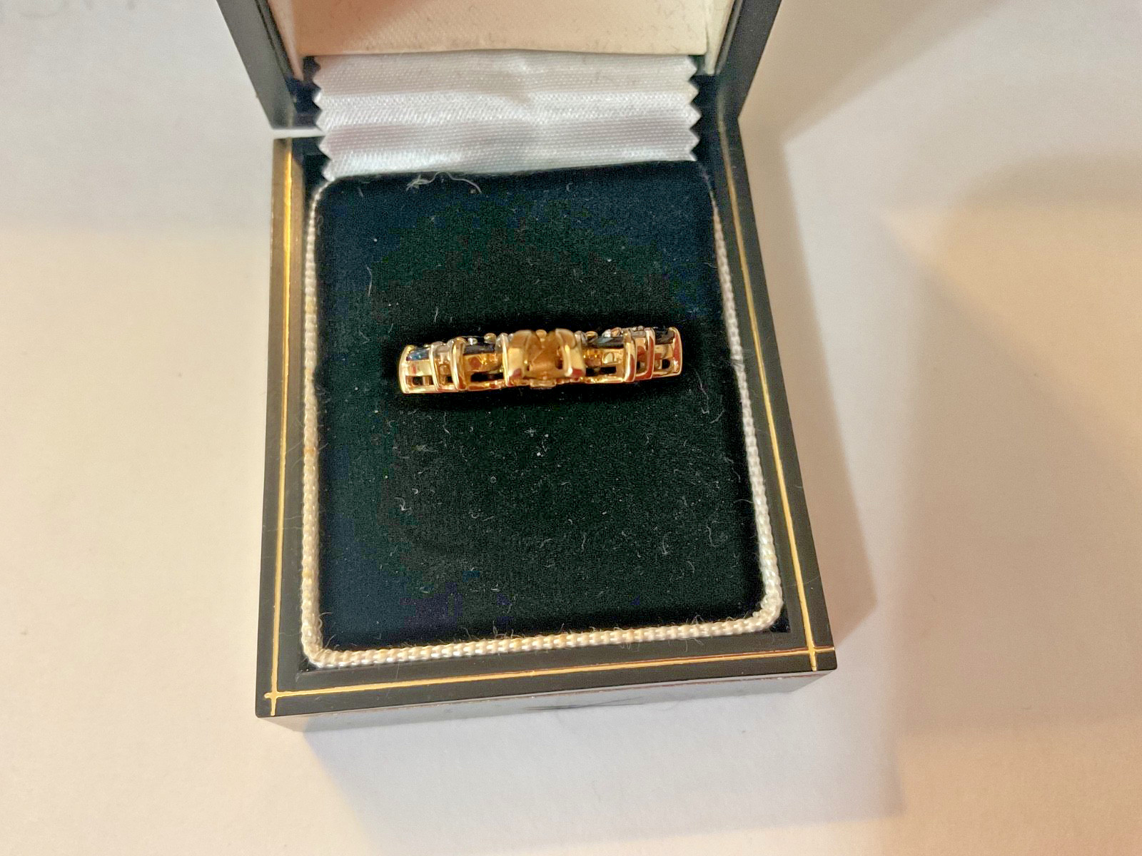 14K Yellow Gold Diamond & Saphire Heart Pendant 3.31 Grams