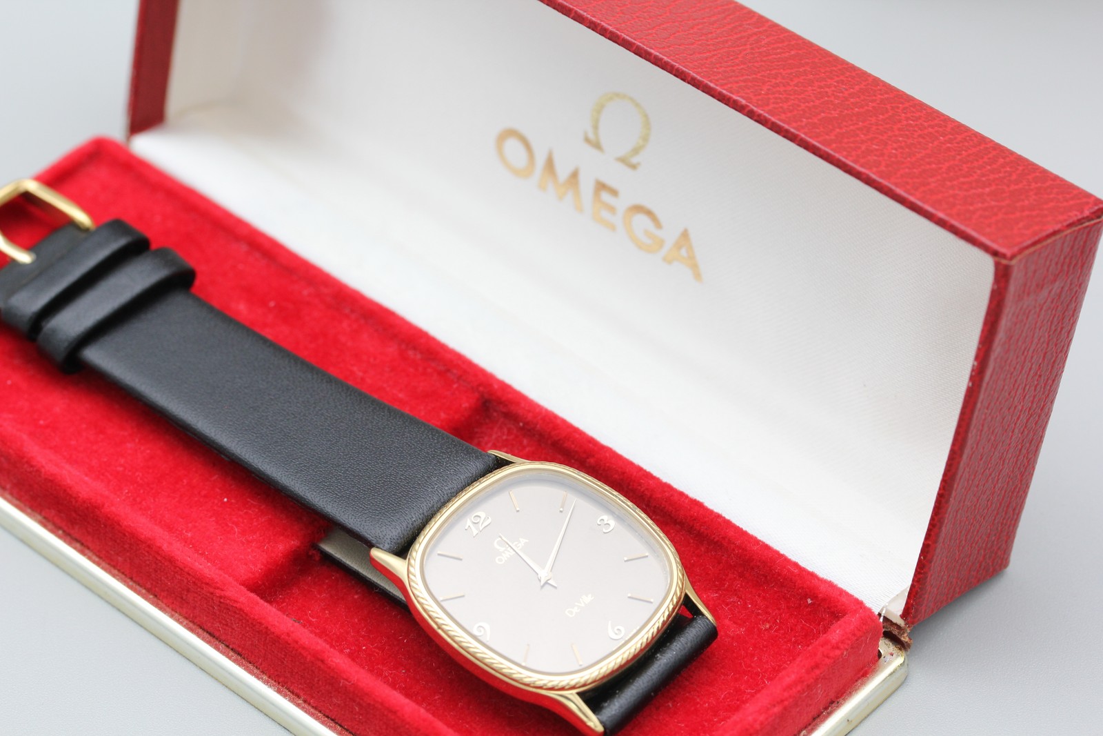 1980s【Near MINT / Box】OMEGA De Ville Cal.1365 Push Crown Brown Quartz 31mm Men’s