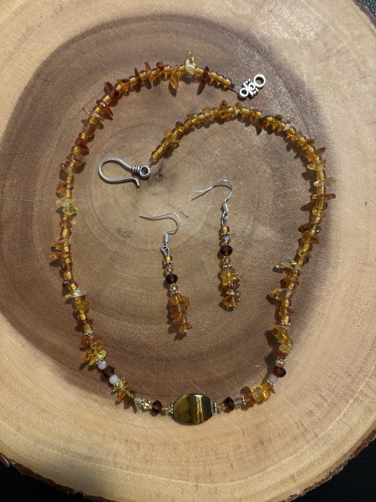 Exotic Brown Set Of Necklace And Earrings Set With Mixed Materials And Shapes.