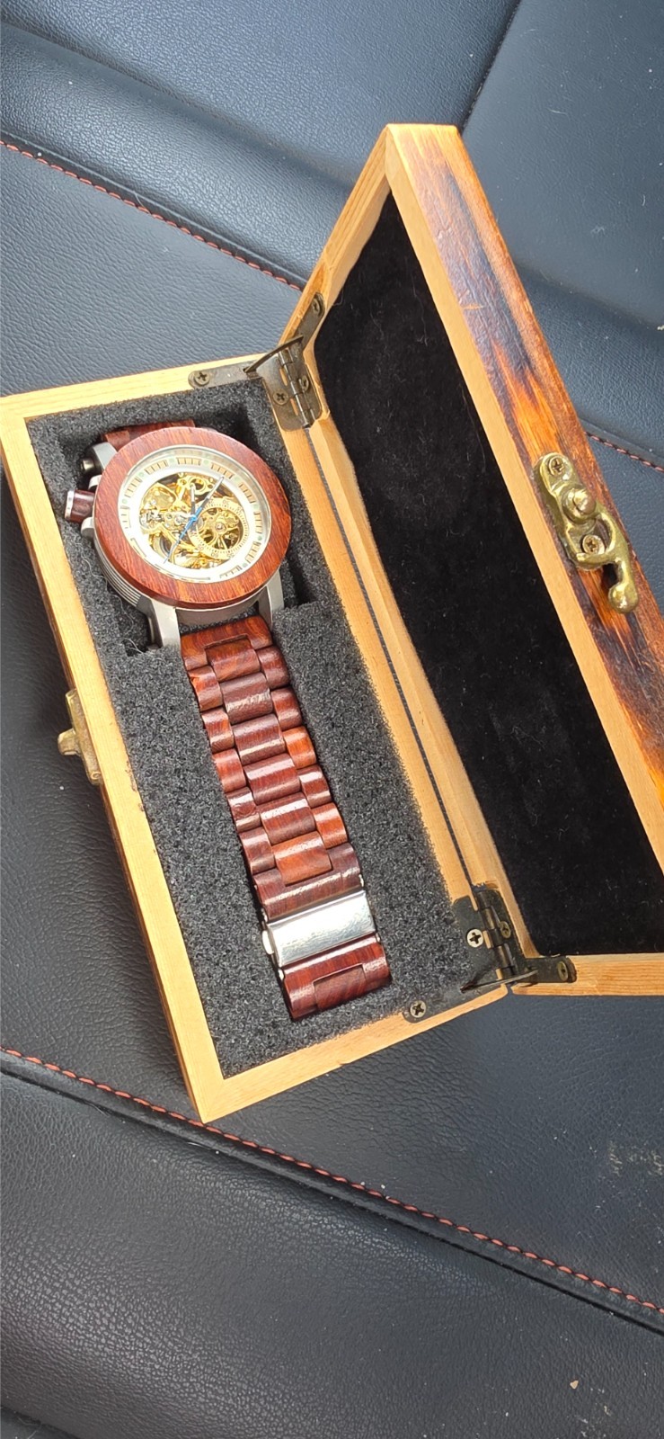 El Galpón men’s mahogany watch