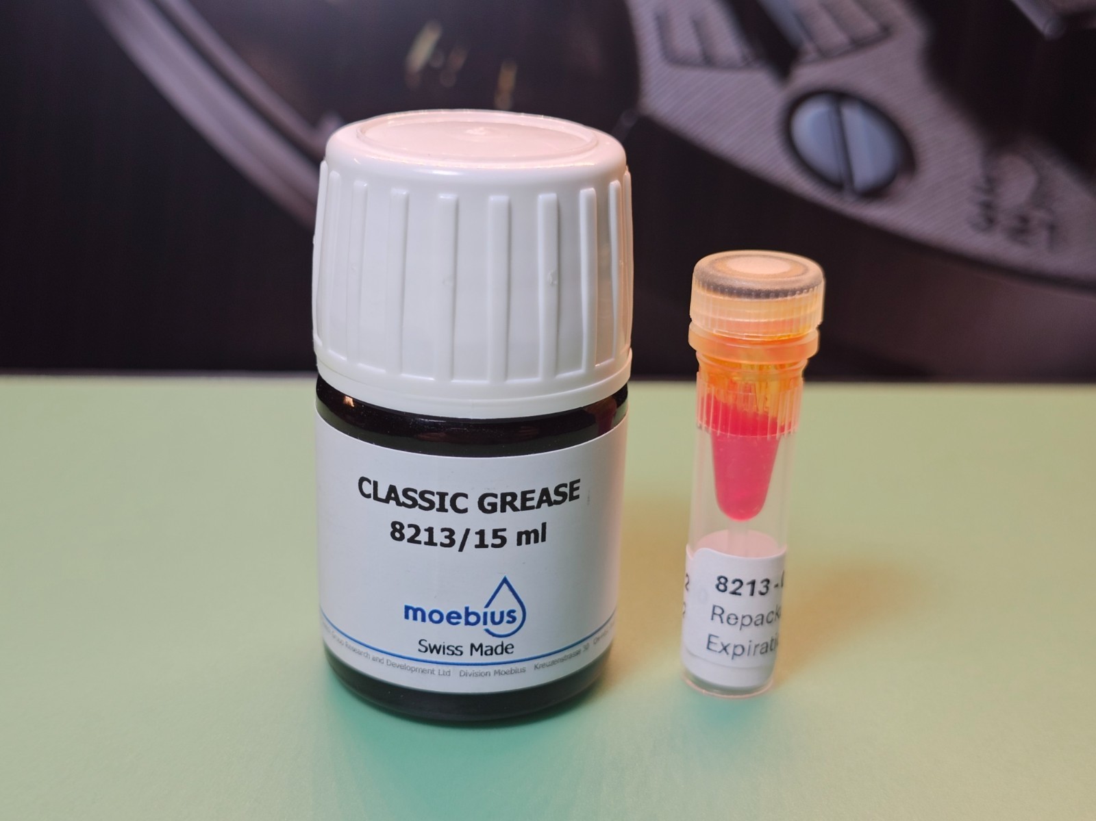 Moebius Watch Oils Kit: Bergeon Oiler, Oil Dish, Repackaged Oils 0.2ml
