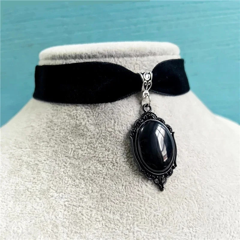 Gothic Vampire Cameo Pendant Choker Velvet Necklace For Women Fashion Pagan