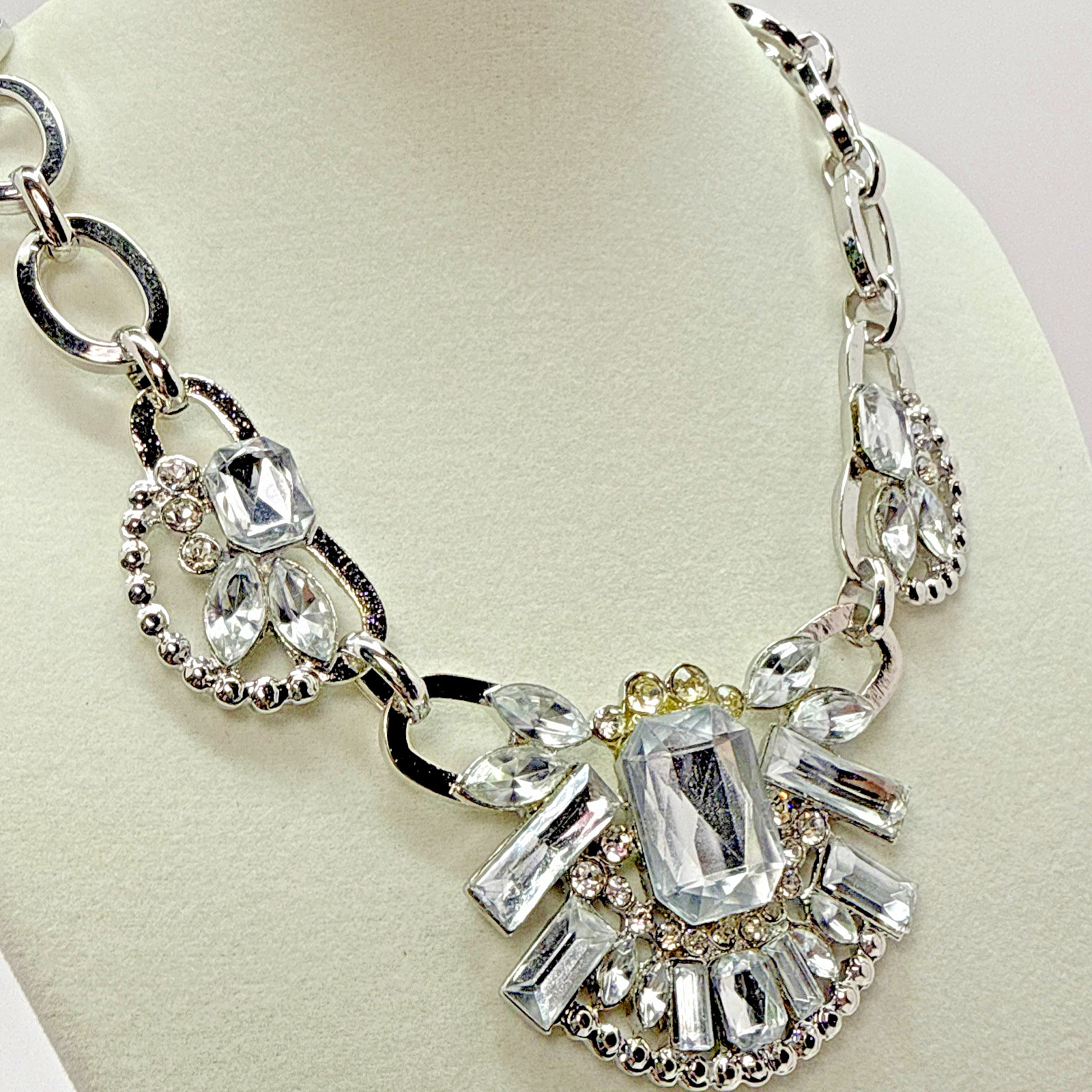 Vintage Statement Clear Rhinestone Silver Tone Collar Cluster Bib Necklace