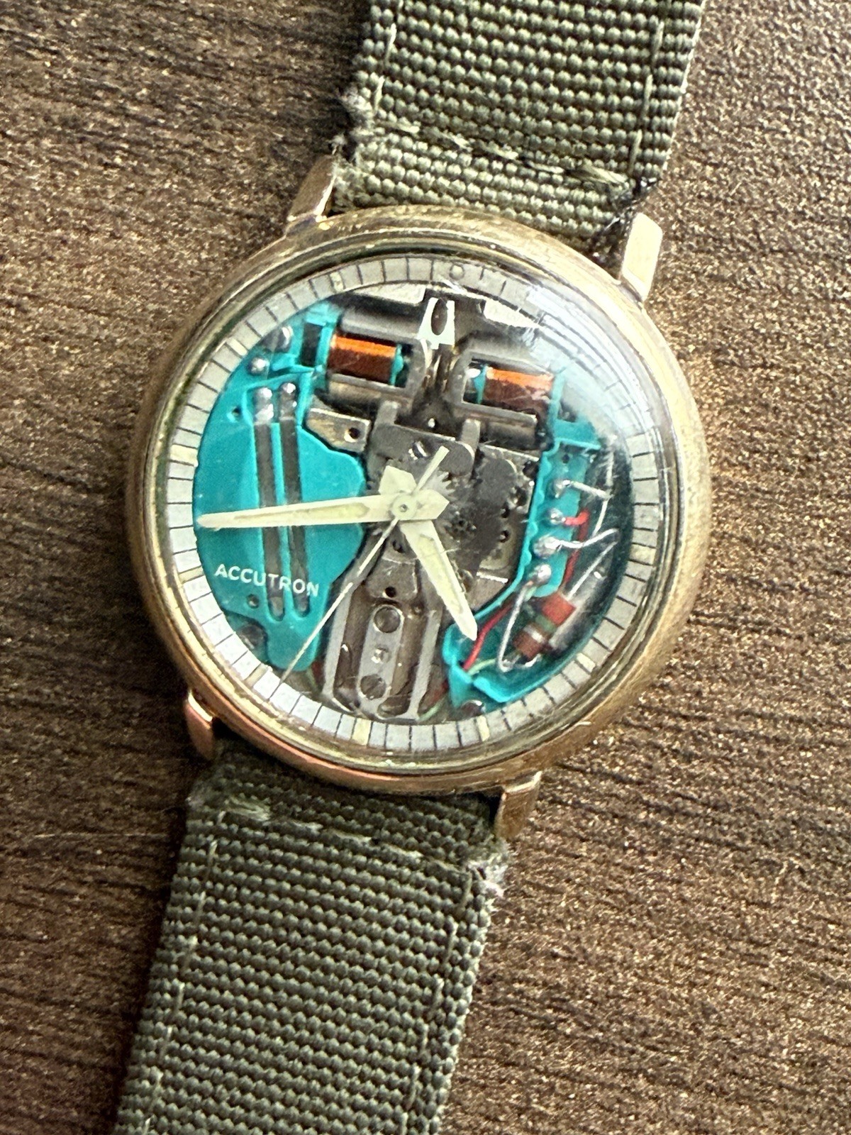 Bulova Accutron Spaceview 214 Vtg 1960’s Tuning Fork Watch – Hums, Runs Briefly