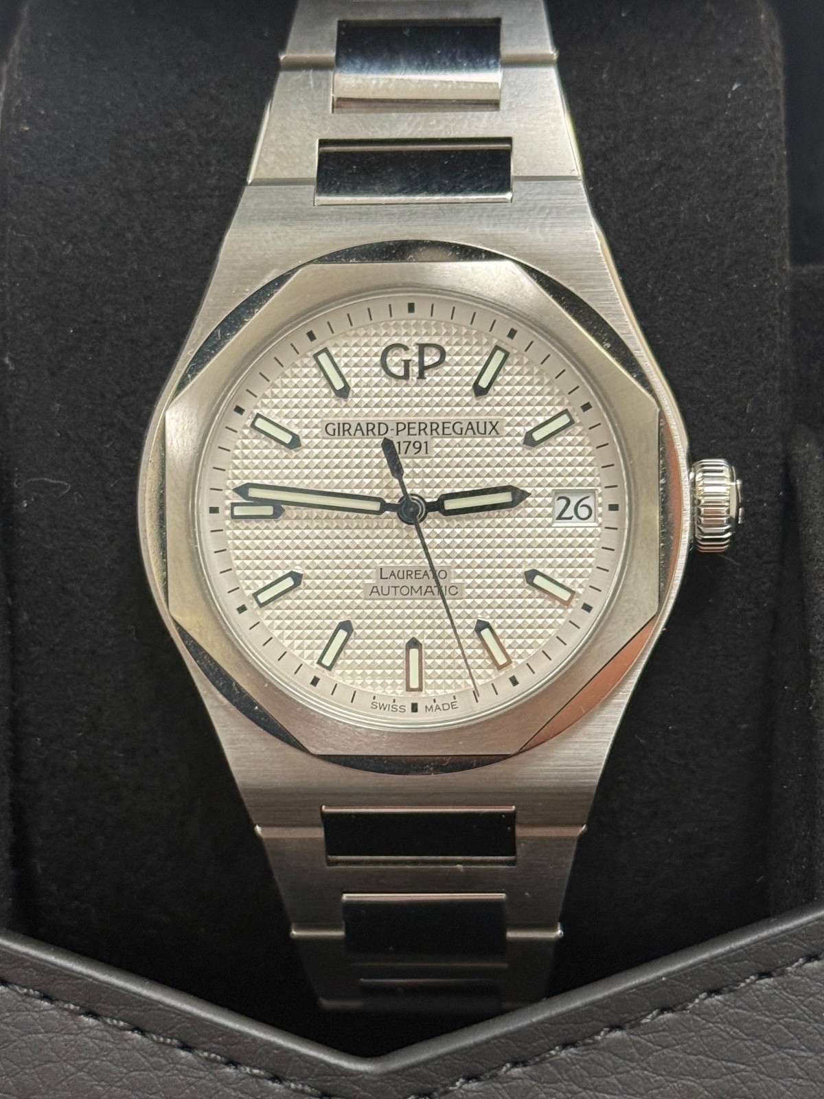Girard-Perregaux Laureato Silver Men’s Watch 42mm – 81010-11-131-11A