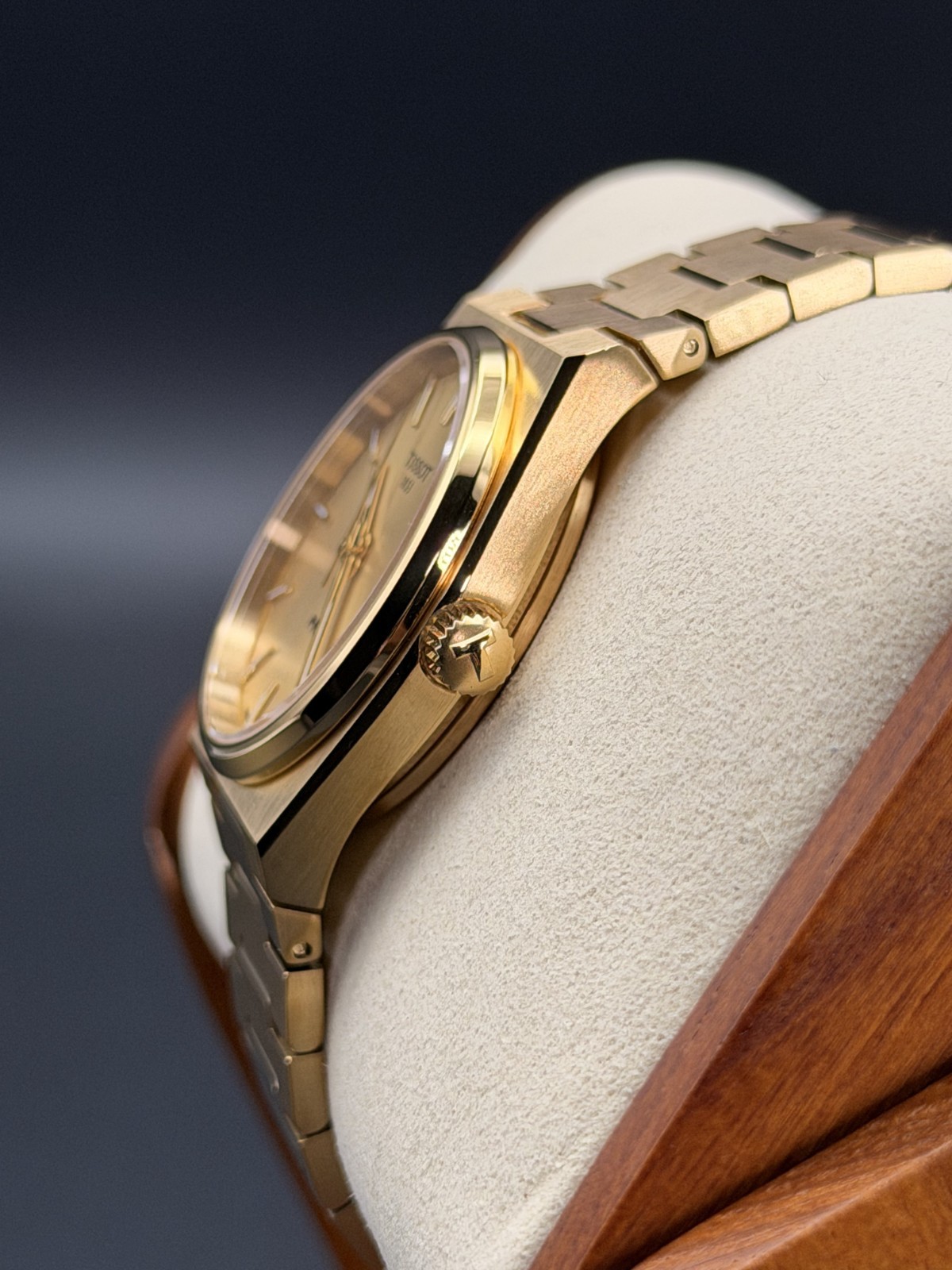 TISSOT PRX QUARTZ 35MM CHAMPAGNE DIAL UNISEX WATCH T137.210.33.021.00