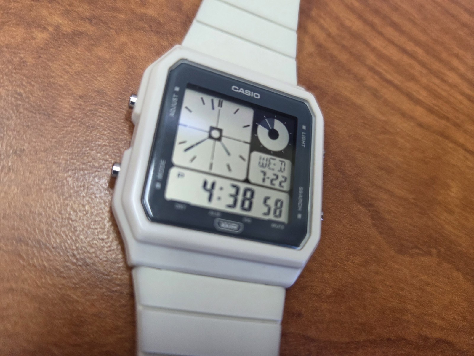 Casio LF20W-8A, World Time, Resin Watch, Chronograph, 5 Alarms, Illuminator.