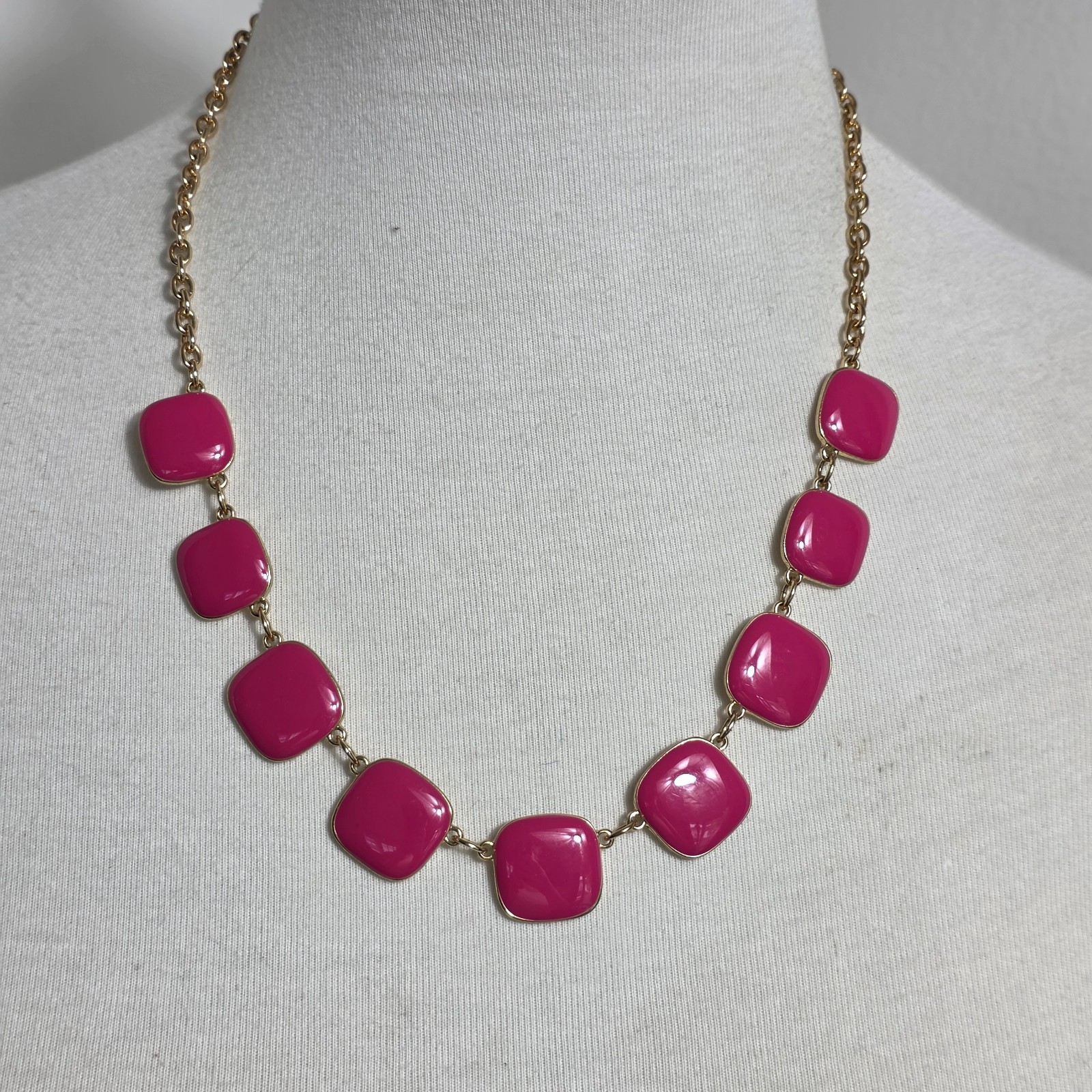 Vibrant Magenta-Pink Statement Necklace Multiple-Square Panels Gold Tone Chain