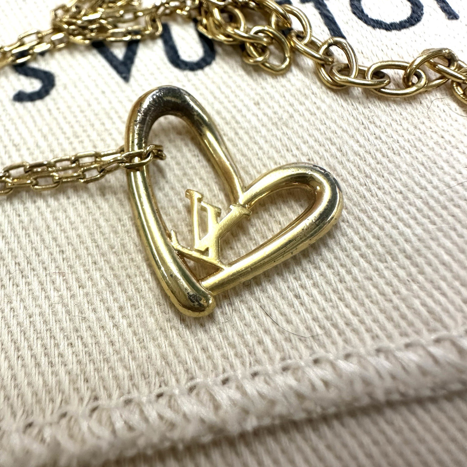 Louis Vuitton Collier Heart Foreign Love Necklace Gold Plated – Dust bag/Box