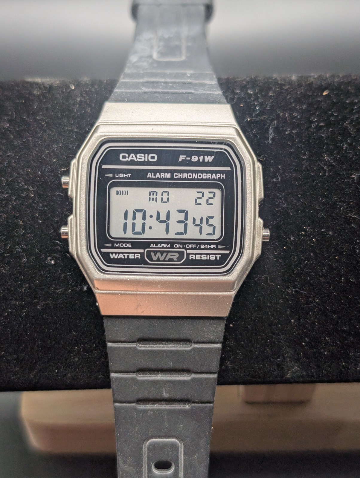 Casio F-91W Silver Black Strap Alarm Chronograph Working New Battery