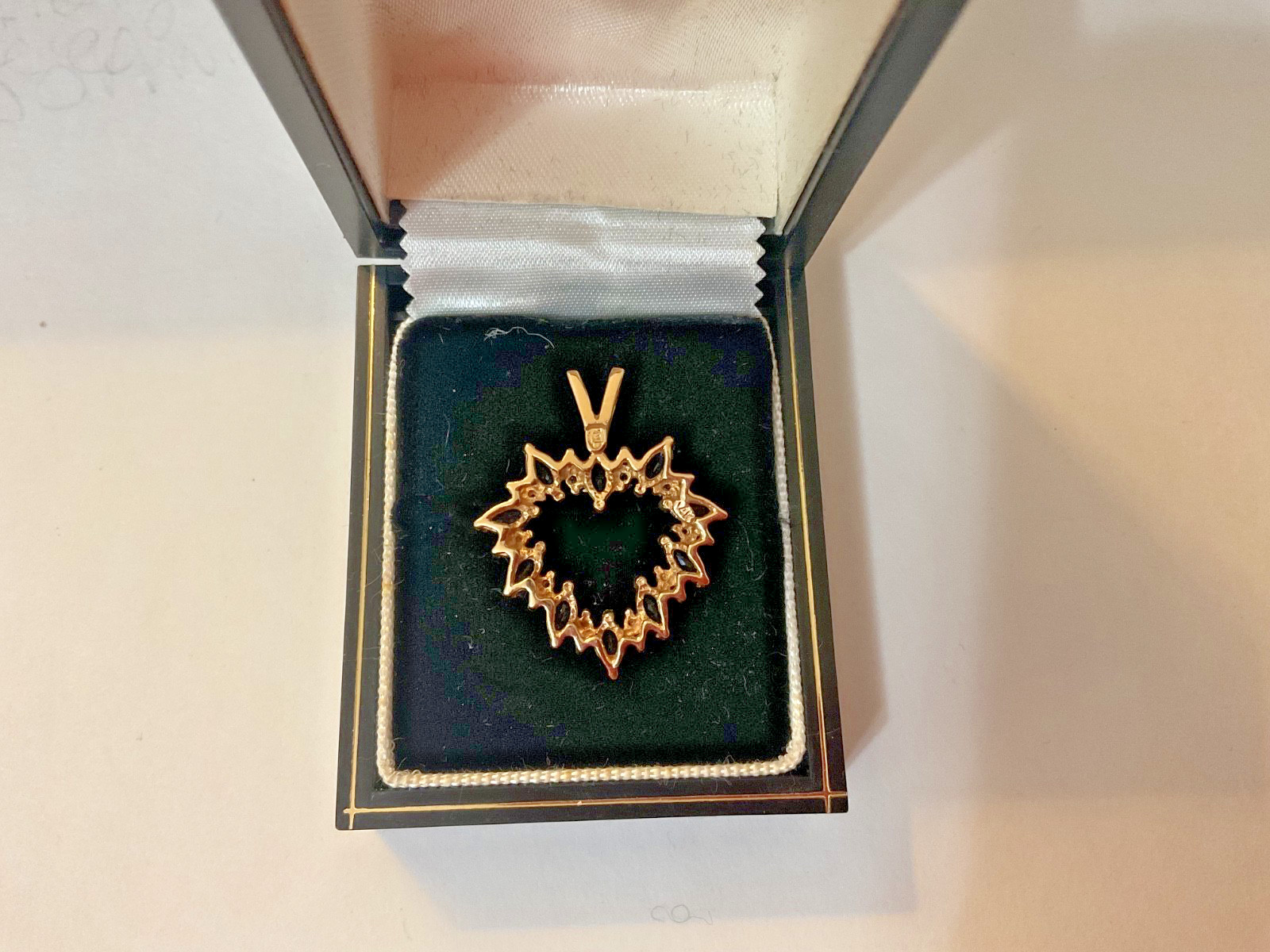 14K Yellow Gold Diamond & Saphire Heart Pendant 3.31 Grams
